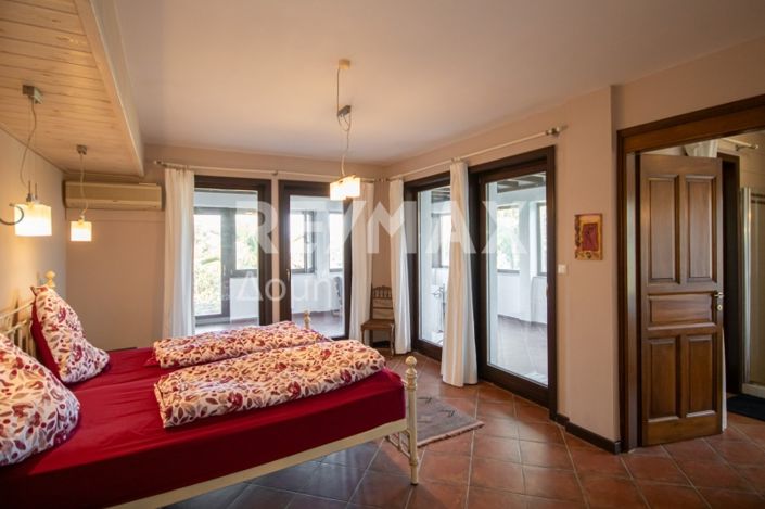 Image No.10-3 Bed House for sale