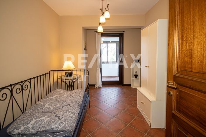 Image No.18-3 Bed House for sale