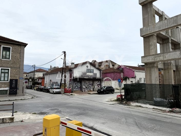 Image No.12-16 Bed Property for sale