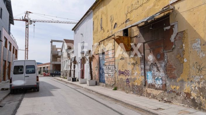 Image No.34-16 Bed Property for sale