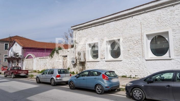 Image No.41-16 Bed Property for sale