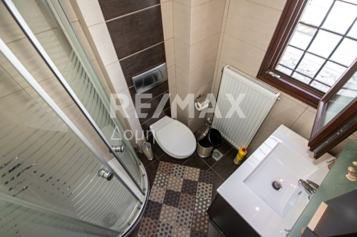 Image No.12-2 Bed Property for sale