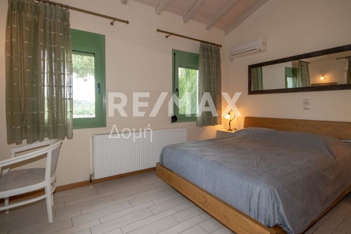 Image No.11-4 Bed Property for sale