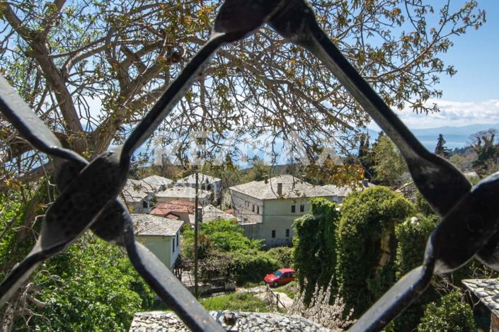 Image No.10-2 Bed Property for sale