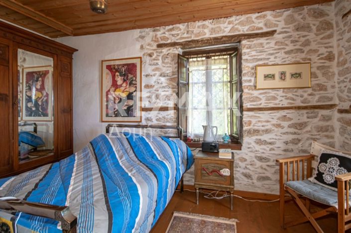 Image No.9-2 Bed Property for sale