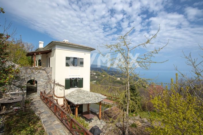 Image No.1-4 Bed Property for sale