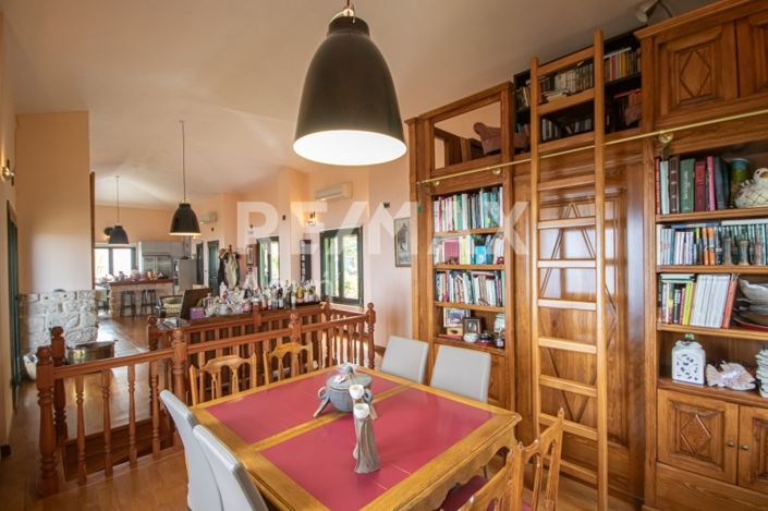 Image No.11-4 Bed Property for sale