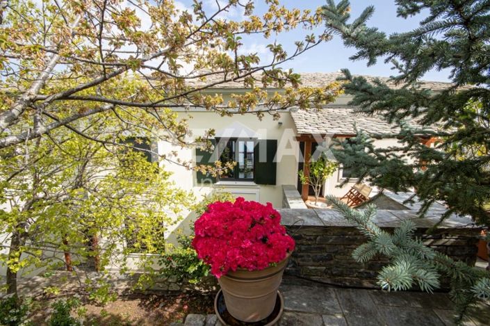 Image No.4-4 Bed Property for sale