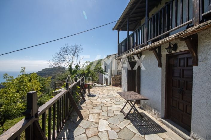 Image No.12-3 Bed Property for sale