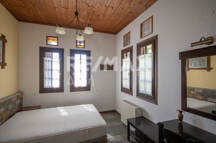 Image No.17-3 Bed Property for sale