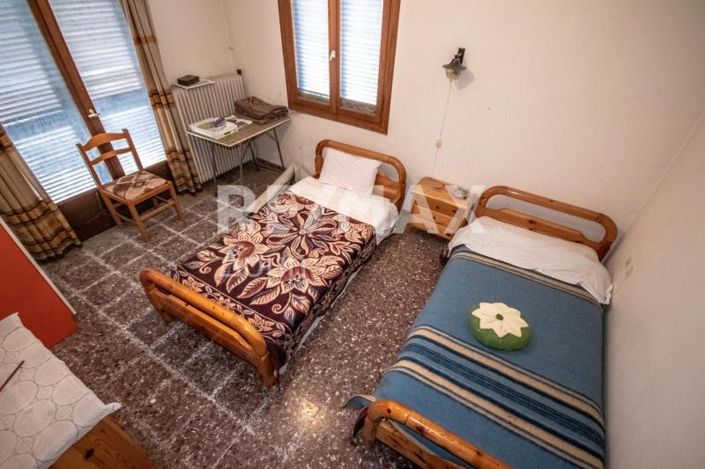 Image No.6-20 Bed Hotel for sale