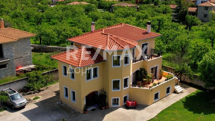 Image No.1-5 Bed Property for sale