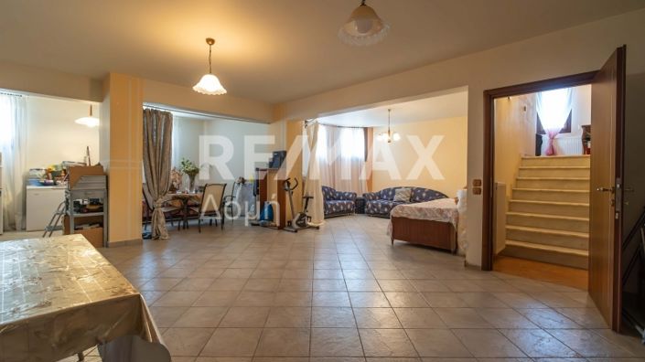 Image No.22-5 Bed Property for sale