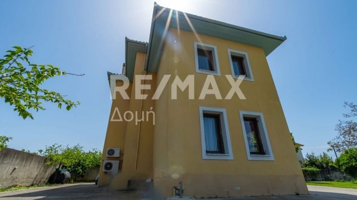 Image No.27-5 Bed Property for sale