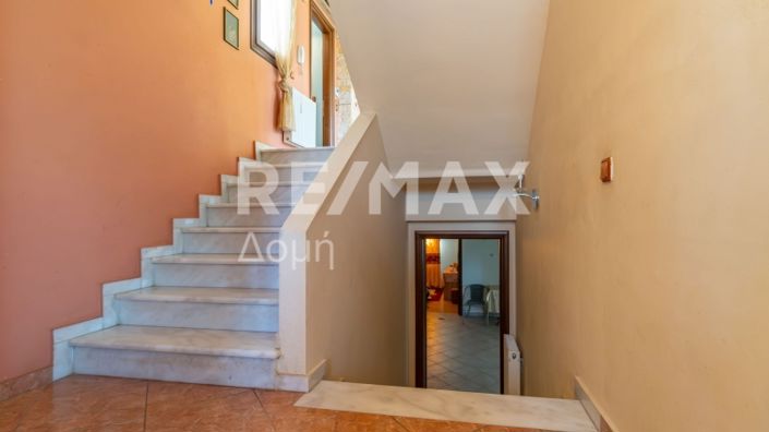 Image No.30-5 Bed Property for sale