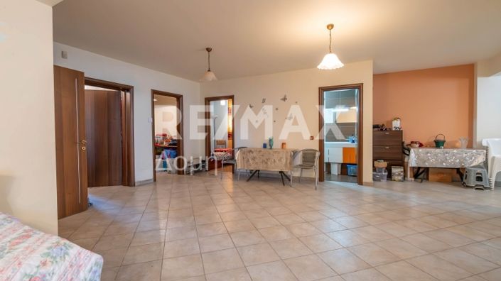 Image No.34-5 Bed Property for sale