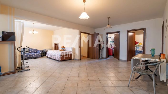 Image No.38-5 Bed Property for sale