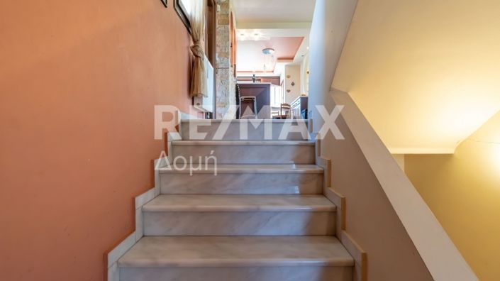 Image No.40-5 Bed Property for sale