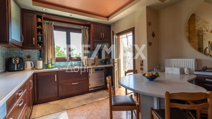 Image No.42-5 Bed Property for sale