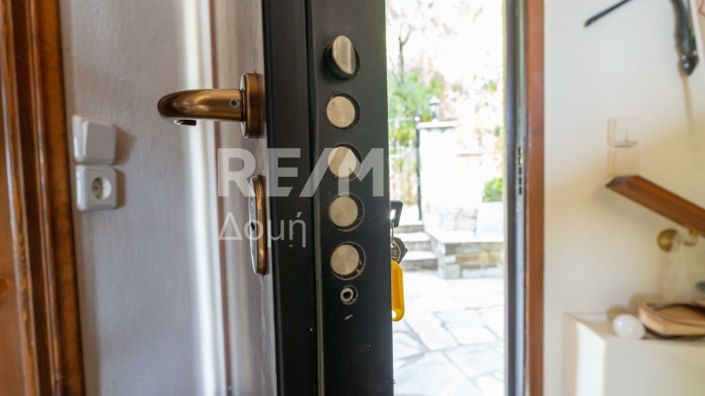 Image No.60-2 Bed Maisonette for sale