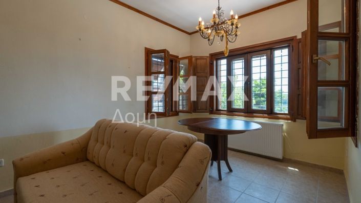 Image No.8-2 Bed Maisonette for sale