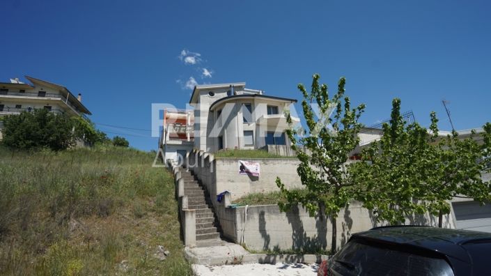 Image No.47-4 Bed Property for sale