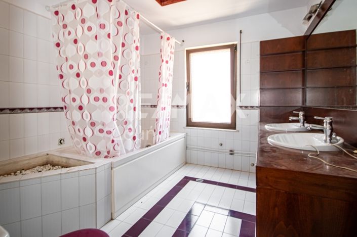 Image No.19-5 Bed Maisonette for sale