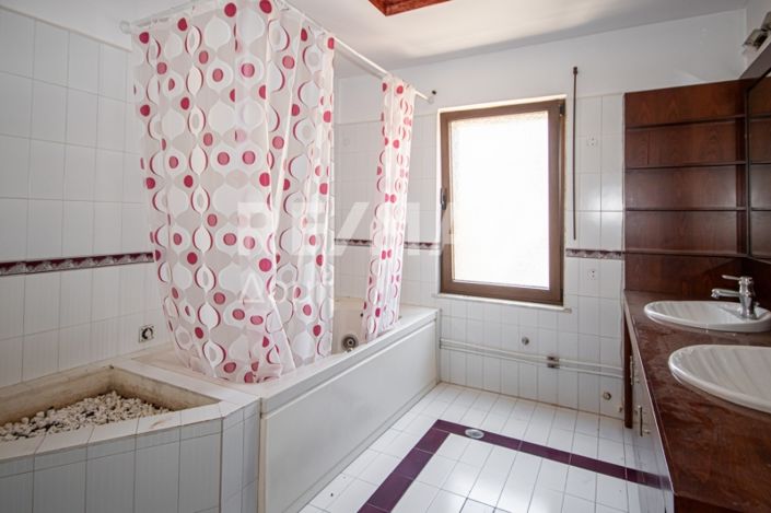 Image No.45-5 Bed Maisonette for sale