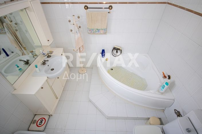 Image No.16-3 Bed Property for sale