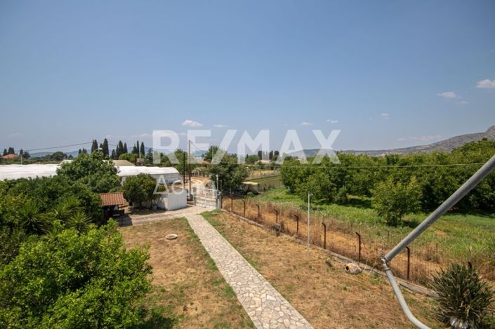 Image No.45-3 Bed Property for sale