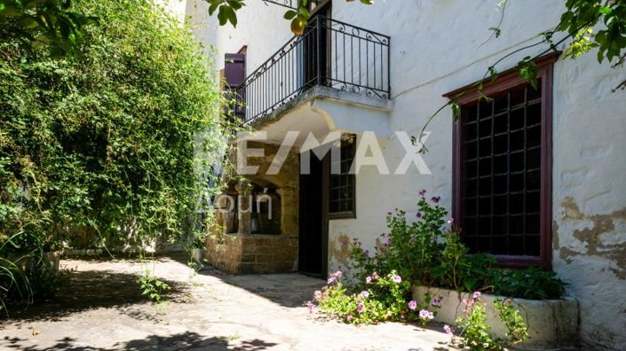 Image No.1-6 Bed Property for sale
