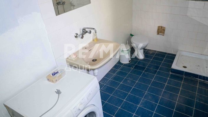 Image No.12-6 Bed Property for sale