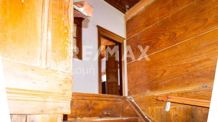 Image No.20-6 Bed Property for sale