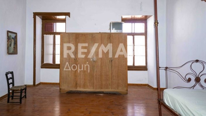 Image No.28-6 Bed Property for sale