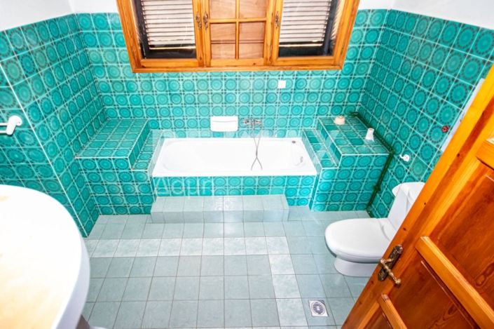 Image No.56-5 Bed House for sale