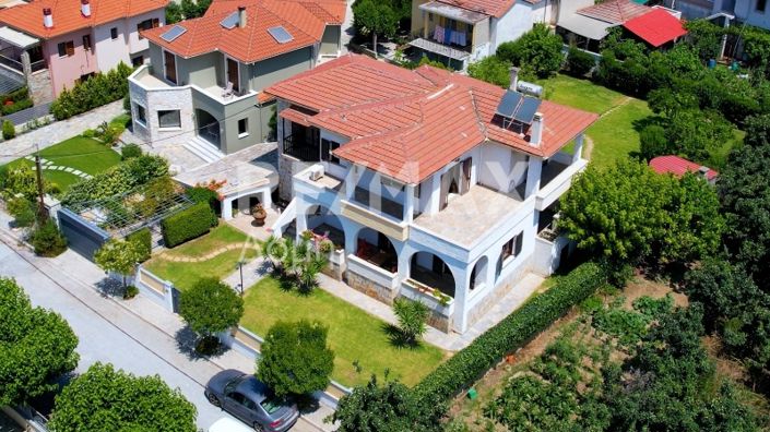 Image No.1-5 Bed Property for sale