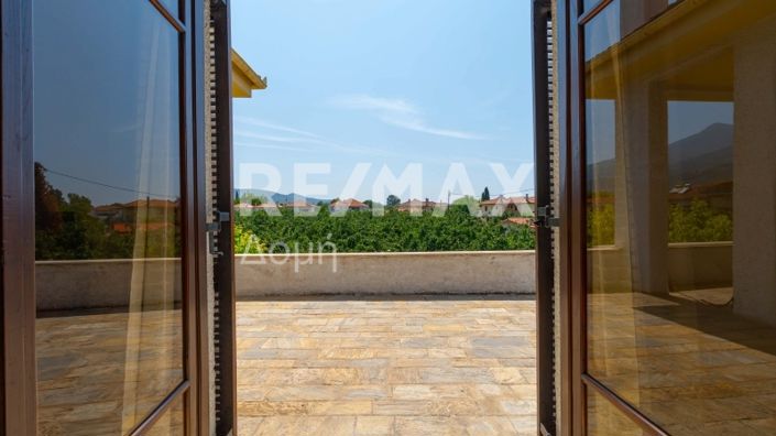 Image No.26-5 Bed Property for sale