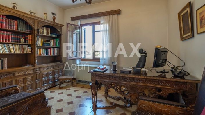 Image No.48-5 Bed Property for sale