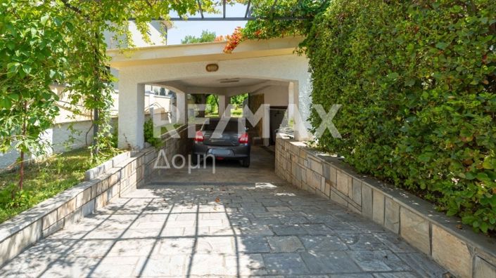 Image No.60-5 Bed Property for sale