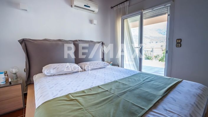 Image No.12-5 Bed Property for sale