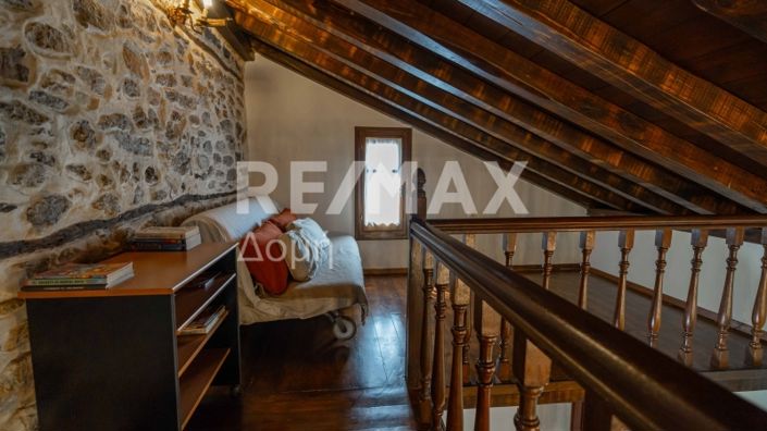 Image No.10-7 Bed Property for sale