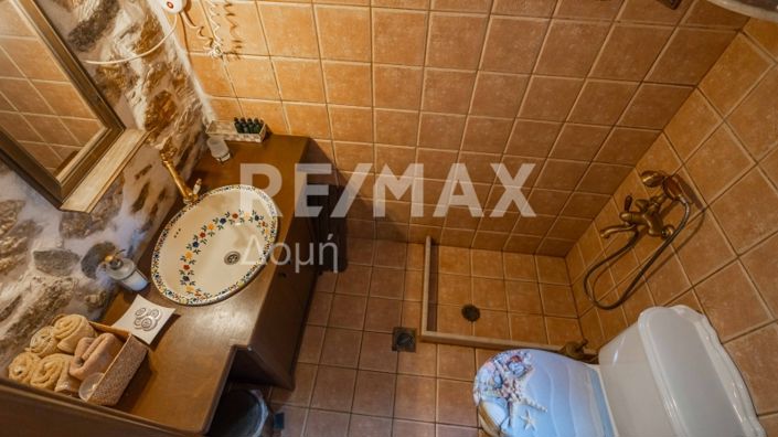 Image No.12-7 Bed Property for sale