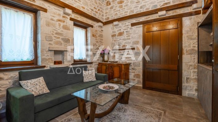 Image No.10-3 Bed Property for sale