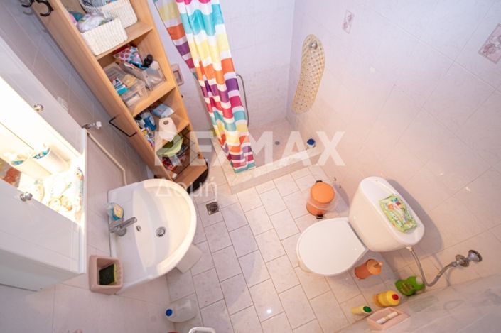 Image No.13-2 Bed House for sale