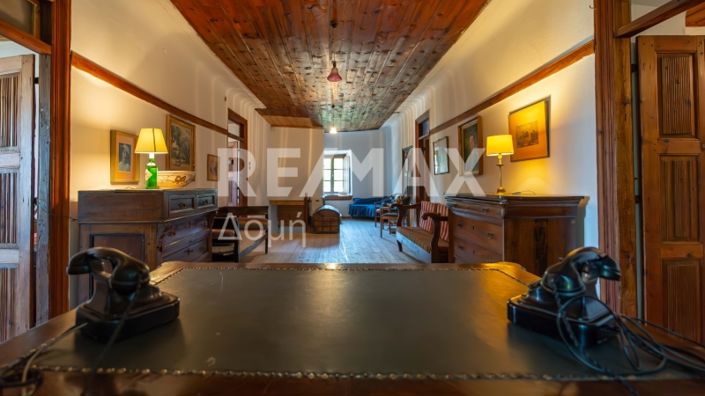 Image No.1-5 Bed Property for sale