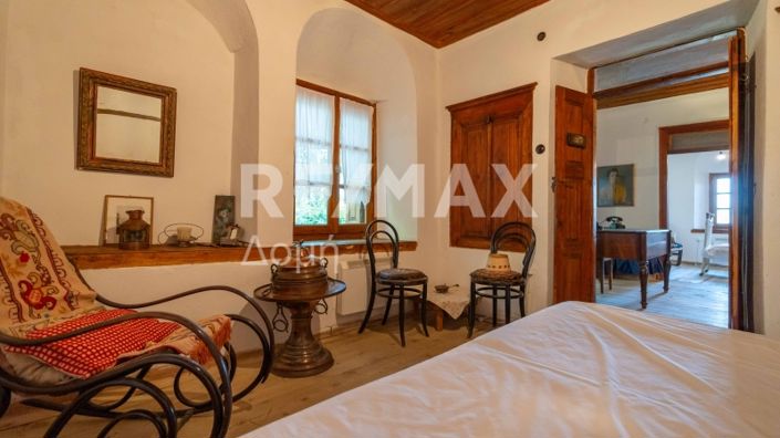 Image No.10-5 Bed Property for sale