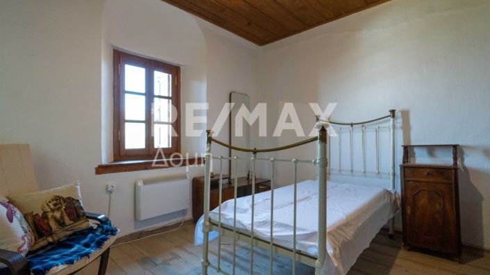 Image No.12-5 Bed Property for sale