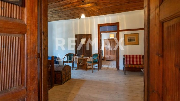 Image No.18-5 Bed Property for sale