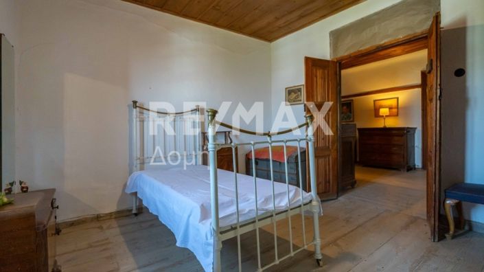 Image No.31-5 Bed Property for sale