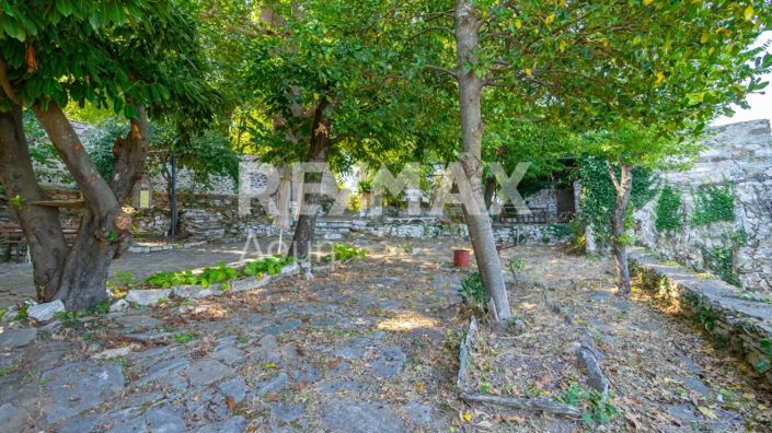 Image No.60-5 Bed Property for sale